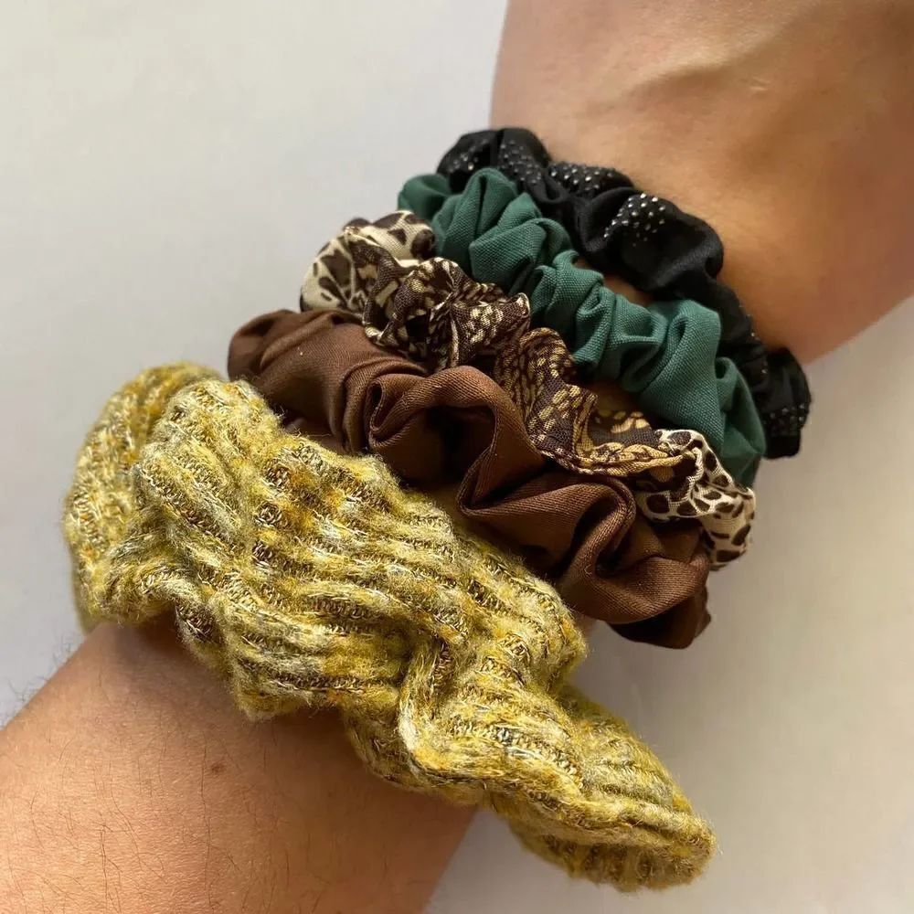 𝅺Set of 5 Scrunchies - Gold Snakeskin